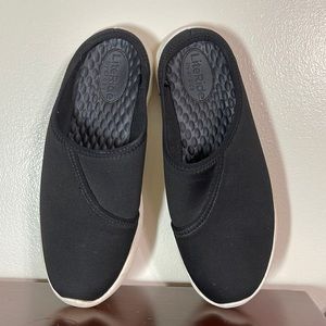 CROCS LiteRide slip on black. Ladies 10